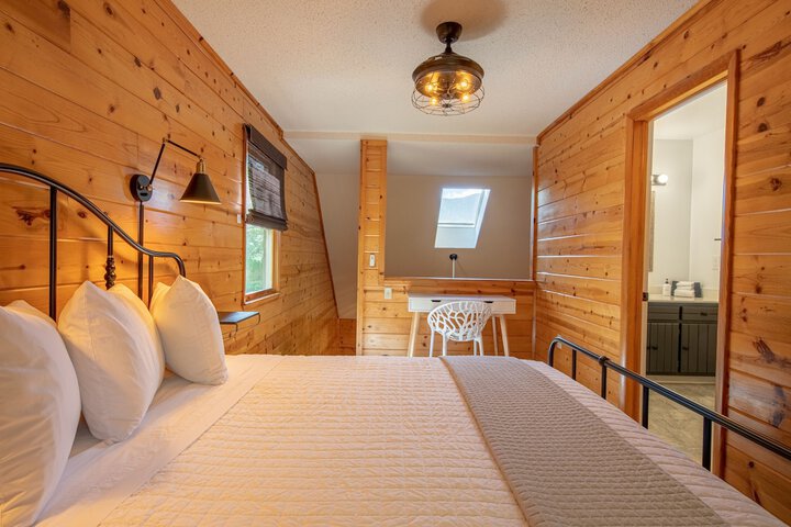 Clear Creek Lodge Handicap Accessible King Room (17 of 41)