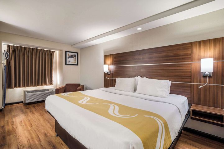 1 King Bed (9 of 12)