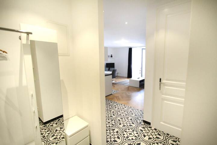 Room 12 of 27