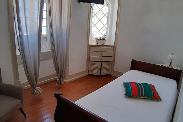 Room 32 of 83