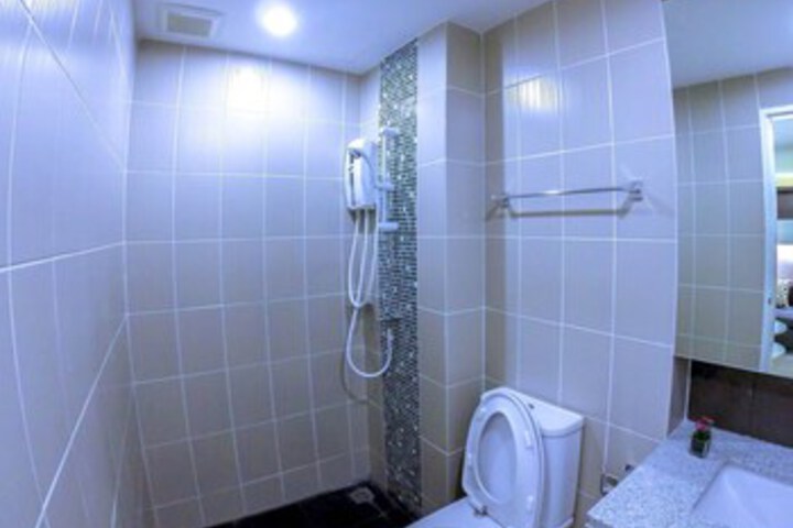 Room 4 of 27