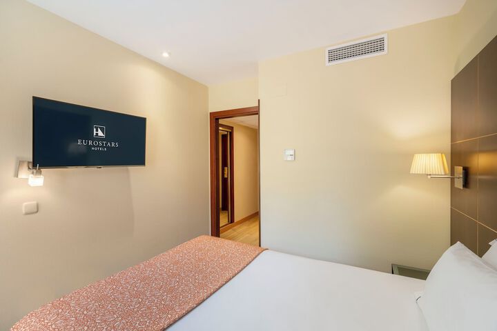 Room 12 of 63