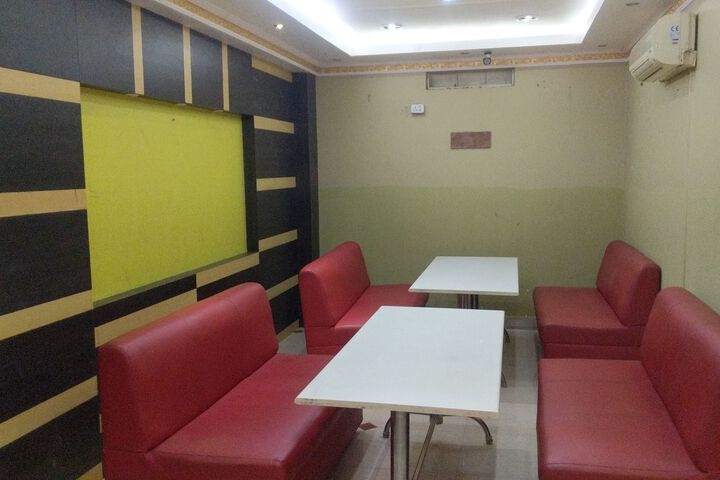 Dining 3 of 18