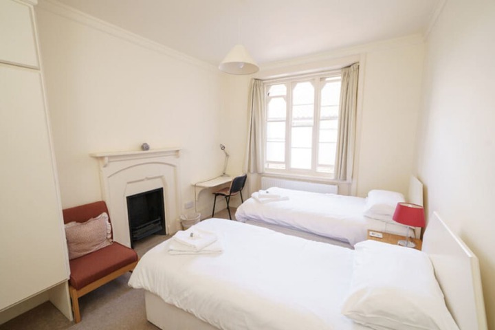 Room 13 of 26