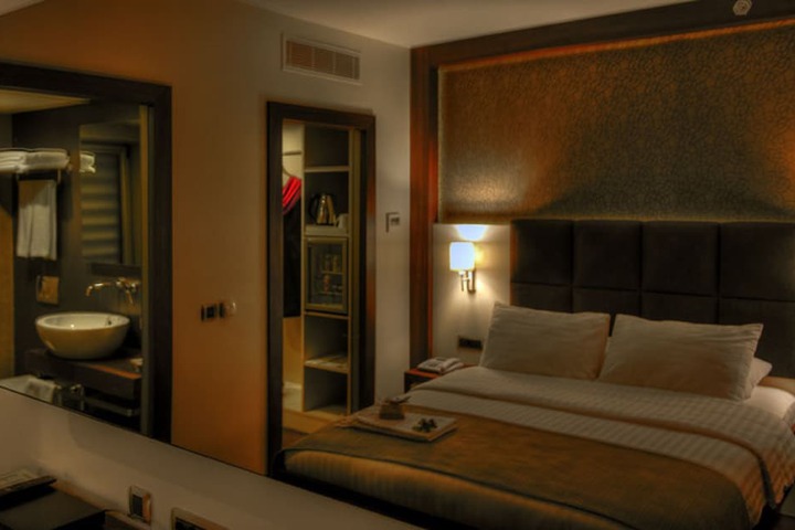 Room 8 of 81