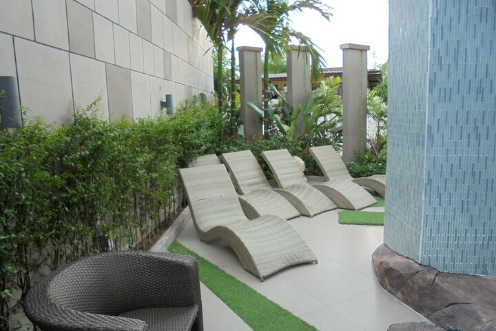 Hotel with Pool
