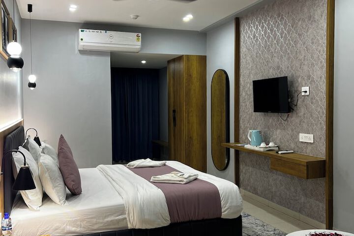 Room 6 of 7