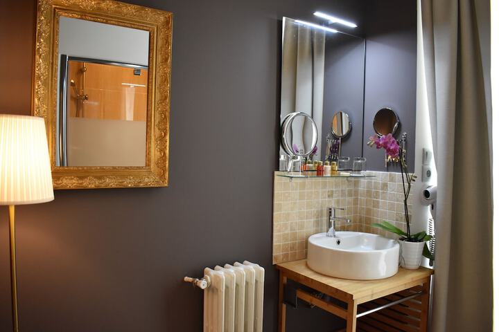 Room 30 of 42