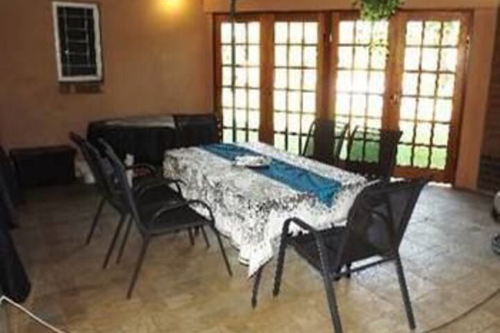 Dining 8 of 15