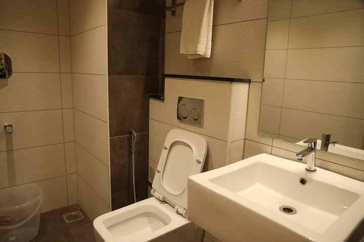 Room 15 of 26