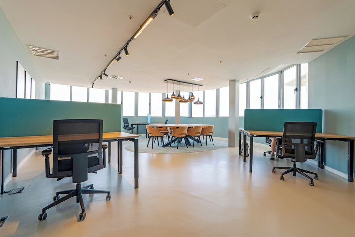 Business Center 25 of 32