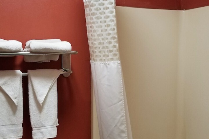 2 Queen Beds (9 of 11)