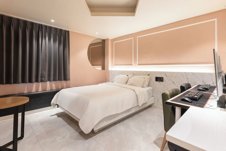 Room 54 of 80