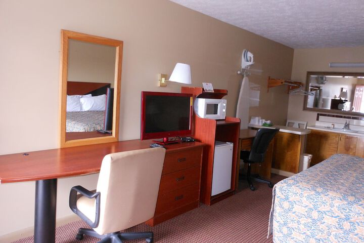 1 King Bed (9 of 12)