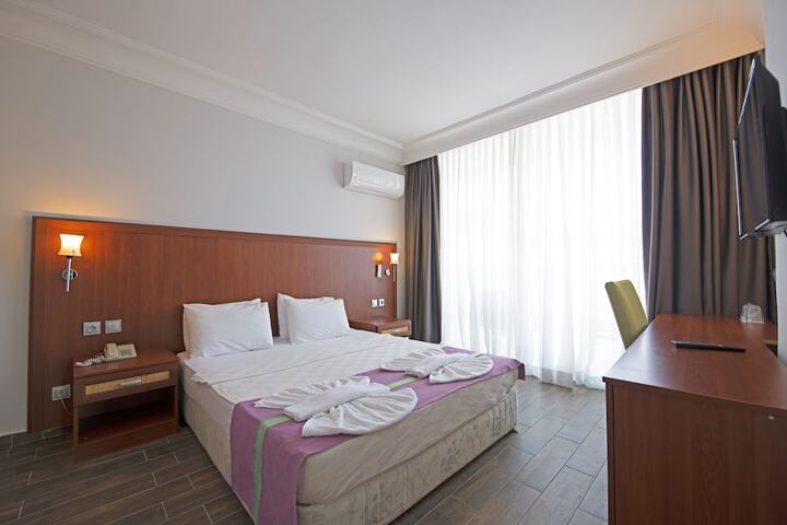 Room 7 of 18