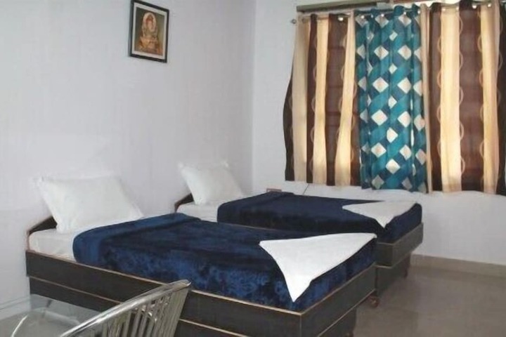Room 4 of 18
