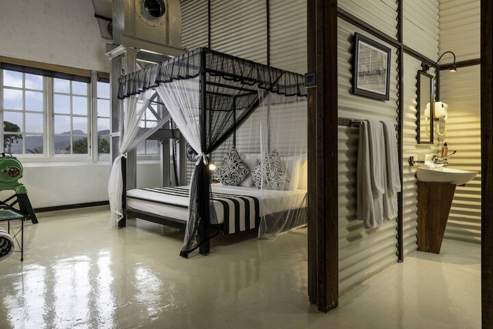 Room 6 of 24