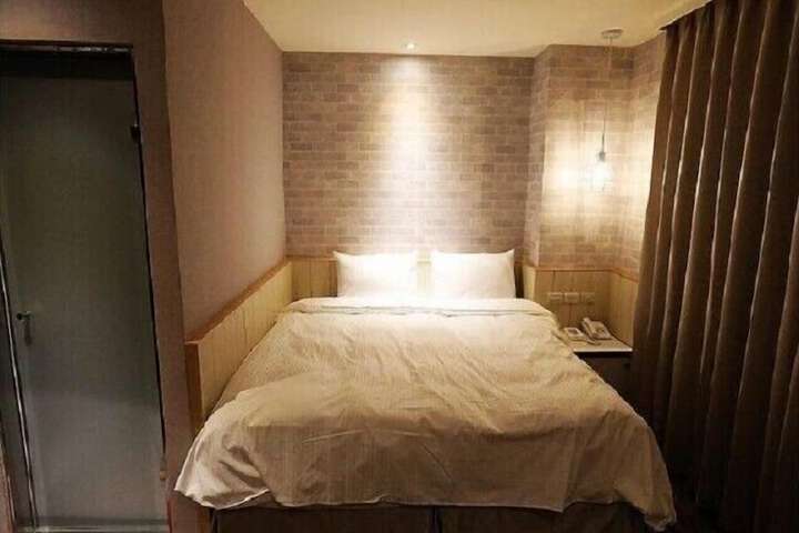 Room 25 of 50