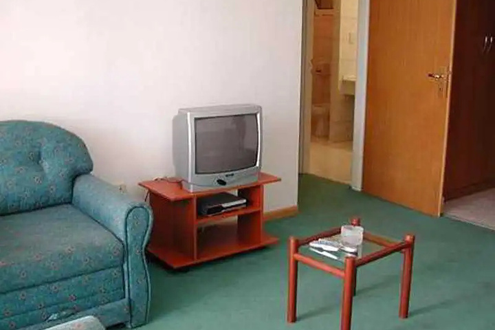 Room 4 of 5