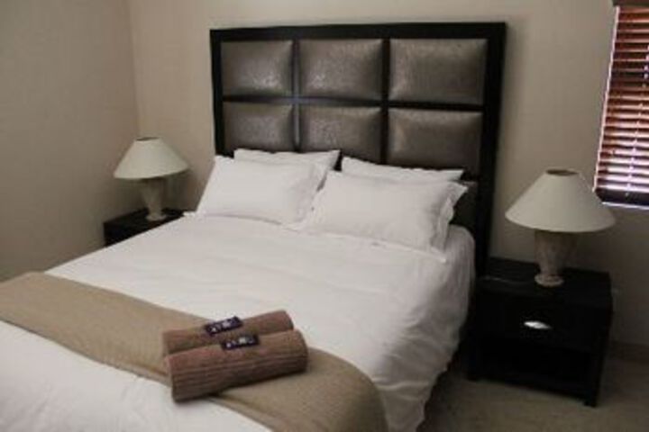 Room 6 of 10