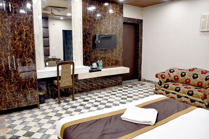 Room 16 of 24