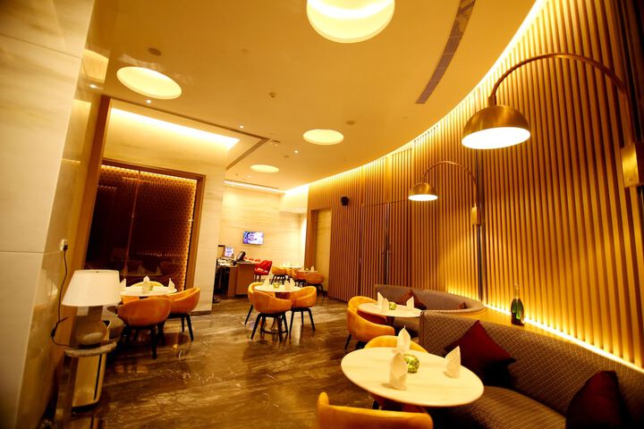 Lounge 46 of 61