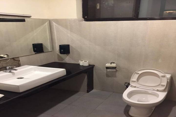 Room 6 of 20