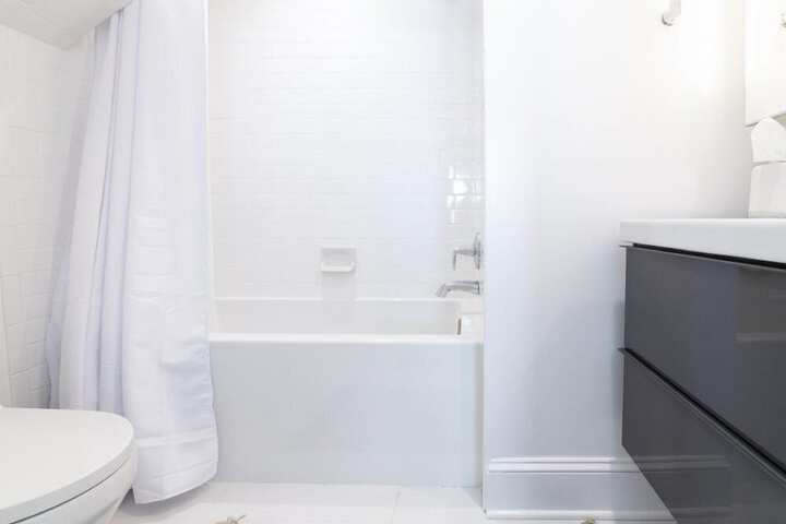 Room 72 of 94