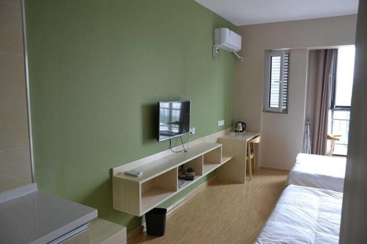 Room 9 of 26