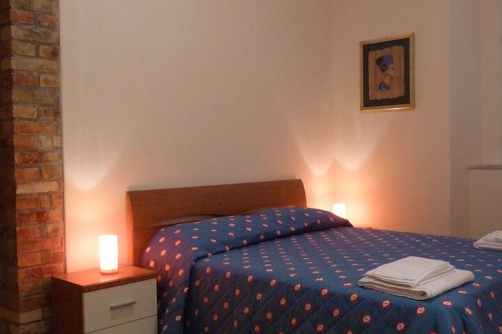 Room 11 of 37