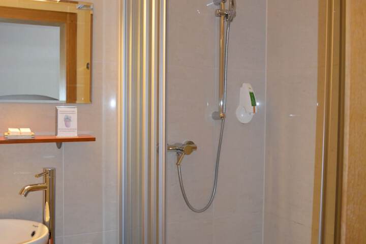 Room 18 of 32