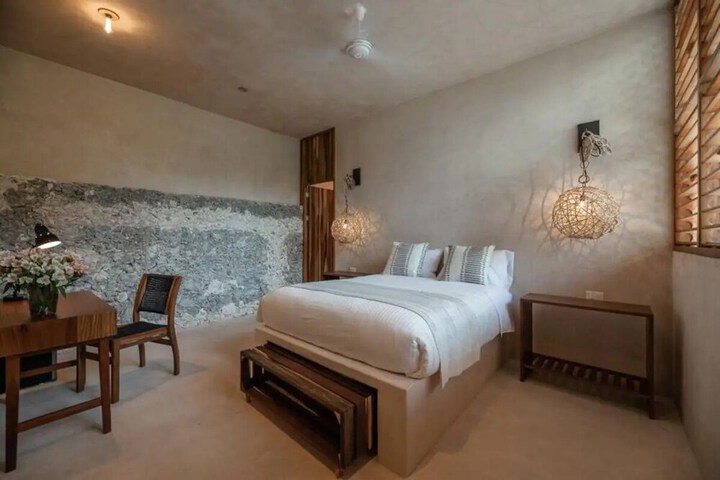 Room 11 of 51