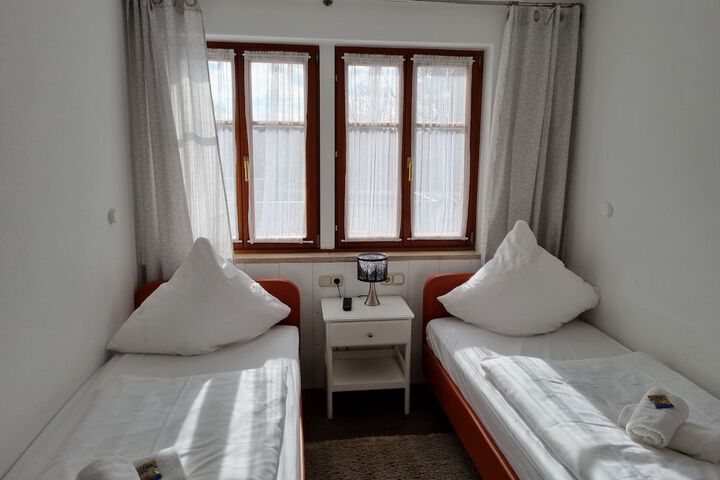 Room 34 of 108