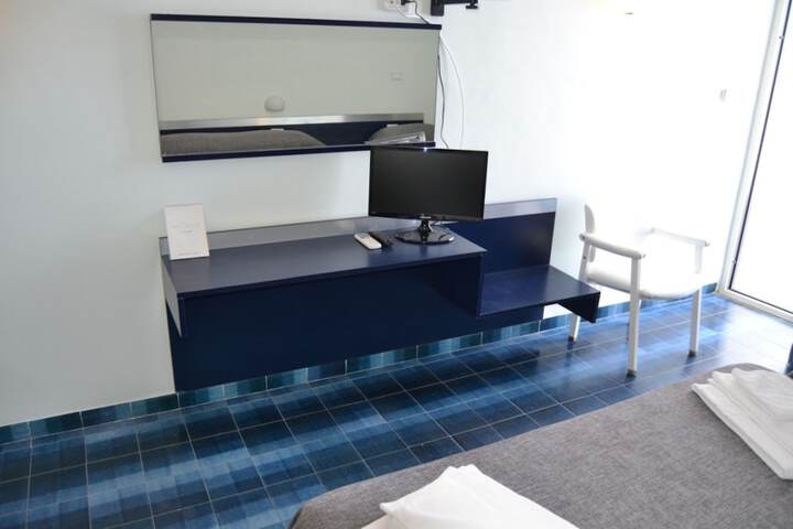 Room 3 of 50