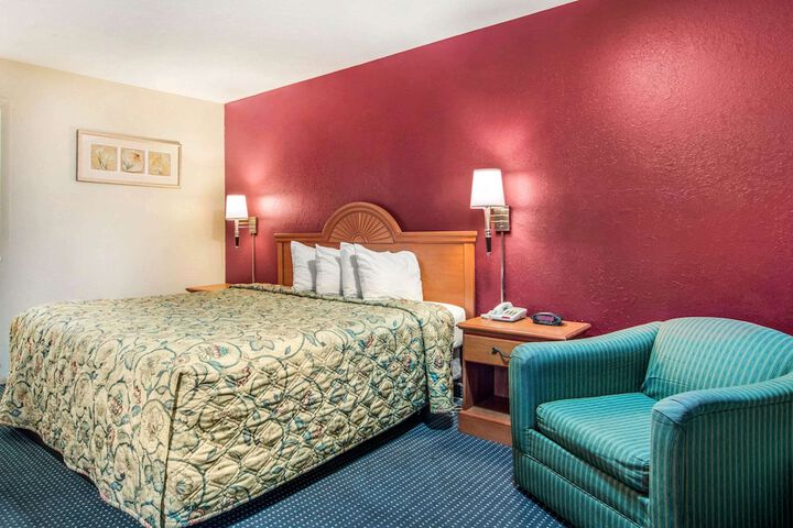 1 King Bed (3 of 3)