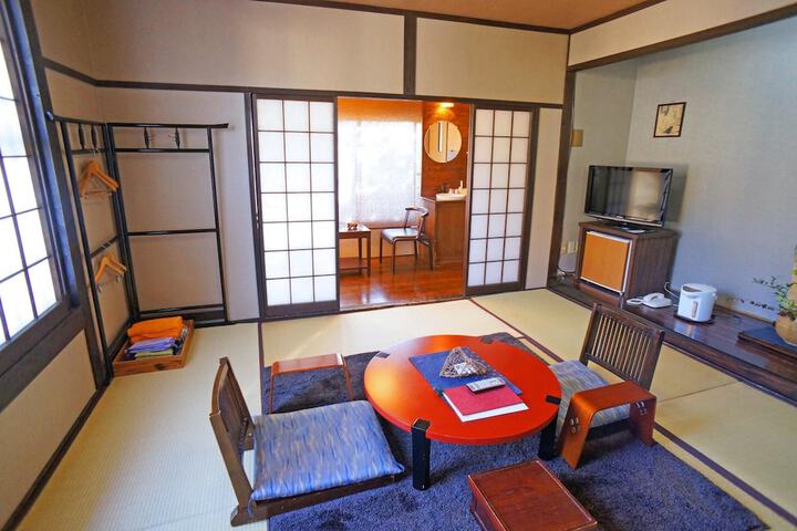 Room 11 of 53