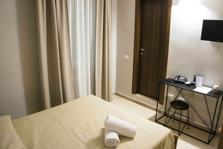 Room 25 of 71