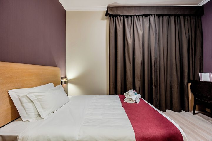 Room 9 of 25