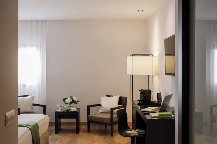 Room 32 of 111
