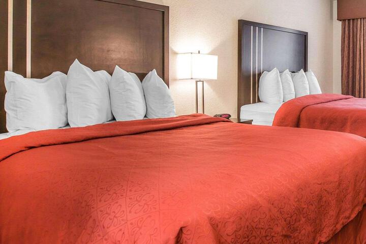 1 Queen Bed (1 of 13)
