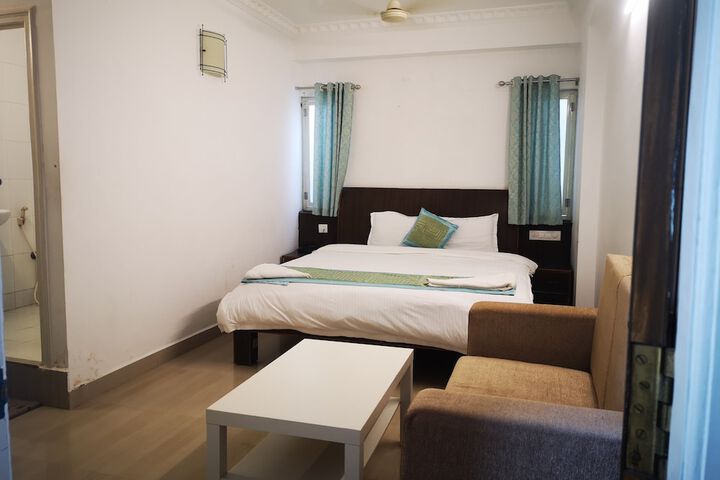 Room 9 of 42