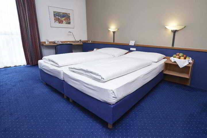 Room 7 of 17
