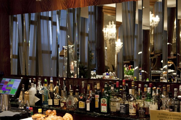 Lounge 55 of 79