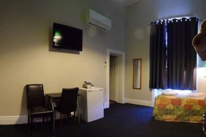 Room 11 of 98