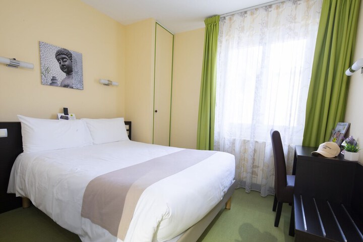 Room 13 of 80
