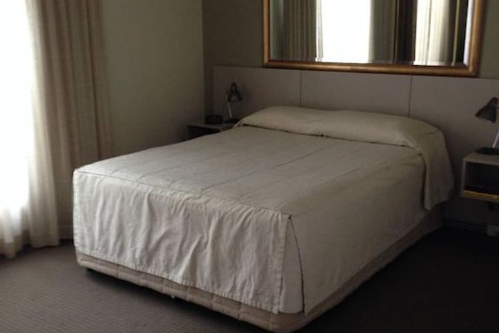 Room 10 of 37