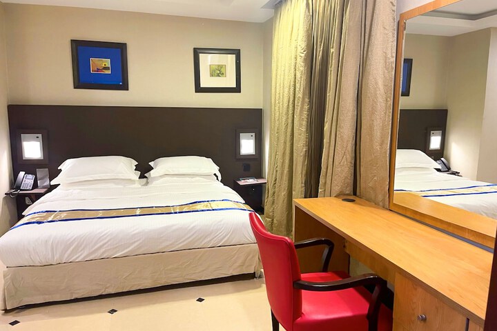 Room 21 of 114