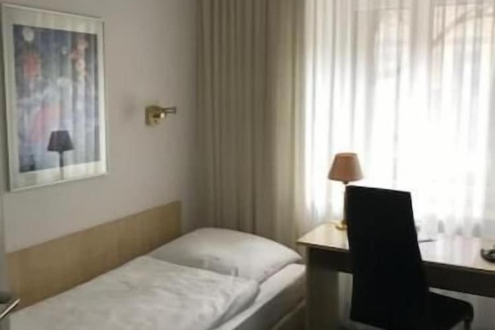Room 12 of 31