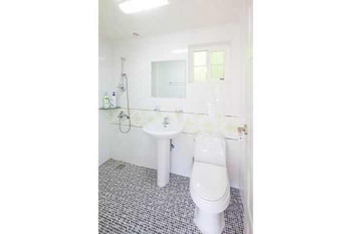 Room 25 of 174