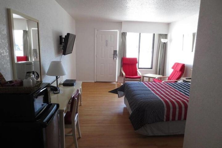 Room 2 of 8